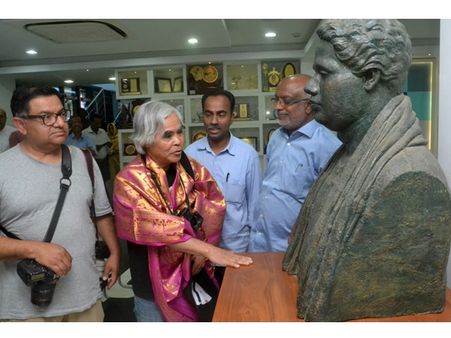 ഏഷ്യയിലെ വൻകിട സൊസൈറ്റിയെപ്പറ്റി അറിയാൻ വടകരയില്‍ എ‍ത്തിയ നിക്ക് ഉട്ട്ന് സ്വീകരണം