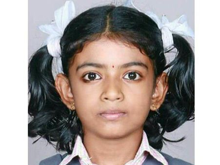 സ്കൂൾ കുട്ടികൾക്കിടയിലേക്ക് പിക്കപ്പ് വാൻ പാഞ്ഞു കയറി വിദ്യാർത്ഥിനി മരിച്ചു