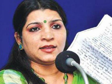 ഉമ്മന്‍ചാണ്ടിയെ വിടാതെ സരിത; ഓടിയൊളിക്കാന്‍ ശ്രമം!! ഹൈക്കോടതിയില്‍ ഹര്‍ജി, നേതാക്കളുടെ ഇര