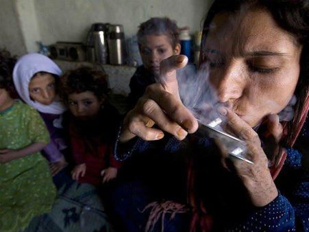 യുദ്ധഭൂമിയില്‍ വനിതകള്‍ കുഴഞ്ഞുവീഴുന്നു; 10 ലക്ഷം സ്ത്രീകള്‍ മയക്കുമരുന്നിന് അടിമകള്‍!! കുട്ടികളും