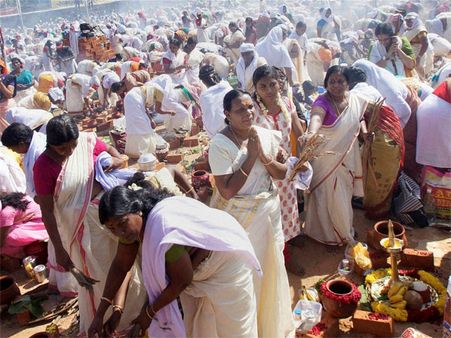 ഭക്തിസായൂജ്യം പതഞ്ഞുയര്‍ന്നു; ആറ്റുകാലമ്മയ്ക്ക് നൈവേദ്യം, ഭക്തലക്ഷങ്ങള്‍ മടങ്ങി, കുത്തിയോട്ടം