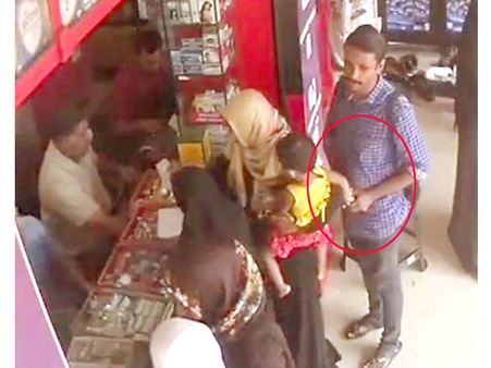 മഞ്ചേരിയിലെ മെഡിക്കല്‍ ഷോപ്പില്‍നിന്നും പിഞ്ചു കുഞ്ഞിന്റെ വളമോഷ്ടിച്ചു മുങ്ങിയ പ്രതി പിടിയില്‍, തെളിവായത് സിസിടിവി ദൃശ്യം