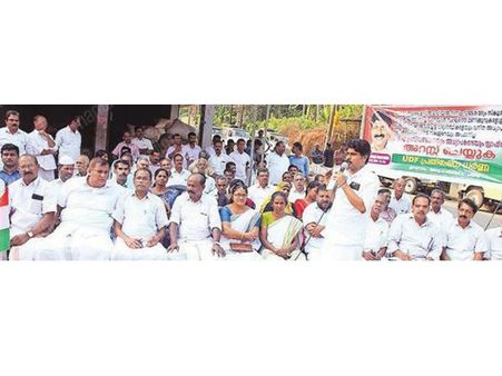 സ്‌കൂള്‍ വിനോദയാത്രാ സംഘത്തില്‍നിന്ന് മദ്യം പിടികൂടിയ സംഭവം: വിവാദത്തിന് രാഷ്ട്രീയ സ്വഭാവം കൈവരുന്നു