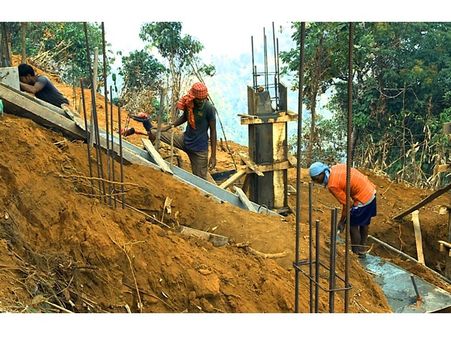 നിയമം കാറ്റില്‍ പറത്തി നിലമ്പൂർ വനഭൂമിയില്‍ വീട് നിര്‍മ്മാണം, പണിയുന്നത് 37 വീടുകൾ