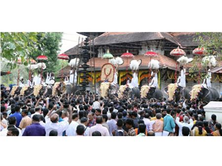 ആവേശം വിതറി ചെറുപൂരങ്ങളും... ഘടകപൂരങ്ങള്‍ക്കൊപ്പം മേളവും പഞ്ചവാദ്യവും ഉയര്‍ന്നതോടെ ഉത്സവപ്രതീതി