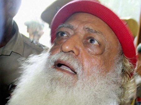 അയാൾ ലൈറ്റ് അണച്ചു, ശരീരത്തില്‍ സ്പർശിച്ചു... ആൾദൈവം ആശാറാം ബാപ്പുവിനെതിരെയുള്ള എഫ്ഐആറിലെ വിവരങ്ങൾ