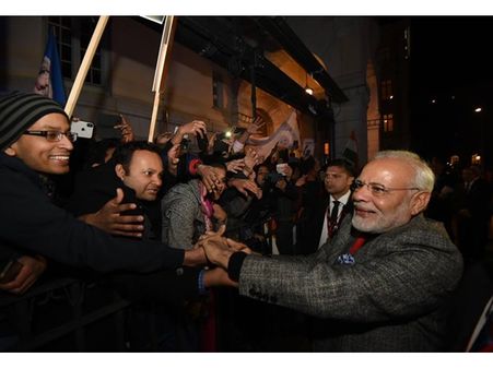 മോദിയുടെ 'നന്ദി' പോസ്റ്റിൽ പൊങ്കാല! കത്വ, ഉന്നാവോ പ്രതിഷേധം കമന്റുകളായി നിറഞ്ഞു... തിരികെ പോകണമെന്ന്