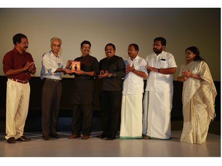 കവിതകളെ കൂടുതൽ ജനകീയമാക്കാൻ അണുകാവ്യം സഹായിക്കും: വി മുരളീധരൻ എംപി