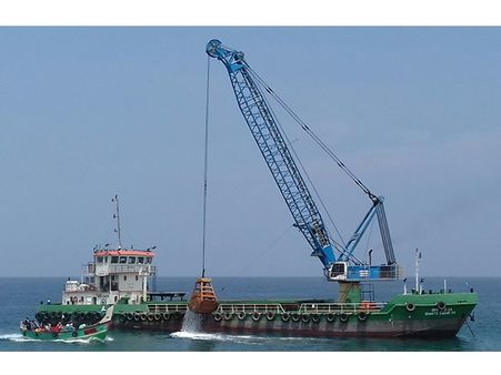 മുതലപൊഴി ഹാർബറിന് ആഴം കൂട്ടാൻ അദാനിയുടെ ഡ്രജർ എത്തി