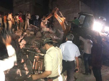 ഇന്‍ഡോറില്‍ നാലുനില കെട്ടിടം വാഹനമിടിച്ച് തകര്‍ന്നു, 10 പേര്‍ ദാരുണമായി കൊലപ്പെട്ടു!!