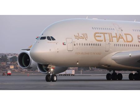 എയര്‍പോര്‍ട്ട് ജീവനക്കാരി പാസ്‌പോര്‍ട്ട് വാങ്ങി വേറൊരാള്‍ക്കു നല്‍കി; മാഞ്ചസ്റ്ററിലേക്കുള്ള കൊയിലാണ്ടി സ്വദേശിയായ വിദ്യാര്‍ഥി അബൂദാബിയില്‍ കുടുങ്ങിക്കിടക്കുന്നു