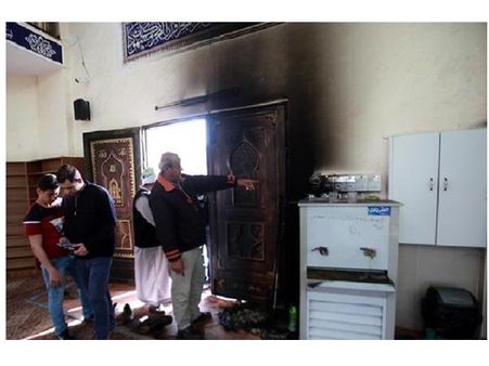 വെസ്റ്റ്ബാങ്കിലെ പള്ളിക്ക് ജൂതകുടിയേറ്റക്കാര്‍ തീക്കൊളുത്തി; ചുവരില്‍ അറബ് വിരുദ്ധ മുദ്രാവാക്യങ്ങൾ