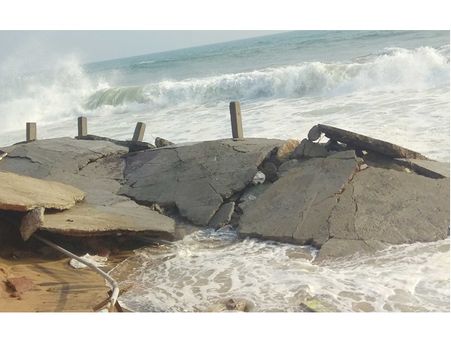 കടലിന്റെ കലിയടങ്ങുന്നില്ല, തിരുവനന്തപുരത്ത് വ്യാപക നാശനഷ്ടം