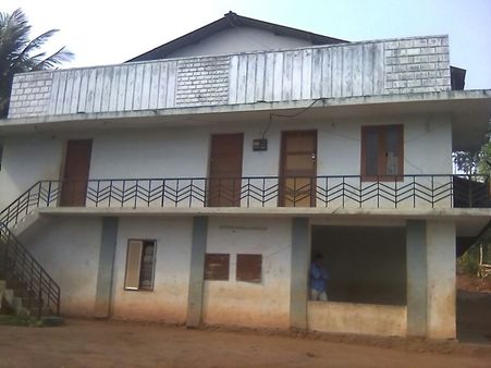 ആണ്‍കുട്ടികള്‍ക്ക് സിനിമാശാലയില്‍ ദുരിതജീവിതം; പുതിയതായി നിര്‍മ്മിച്ച ഹോസ്റ്റല്‍കെട്ടിടം പെണ്‍കുട്ടികള്‍ക്ക് നല്‍കാന്‍ നീക്കം