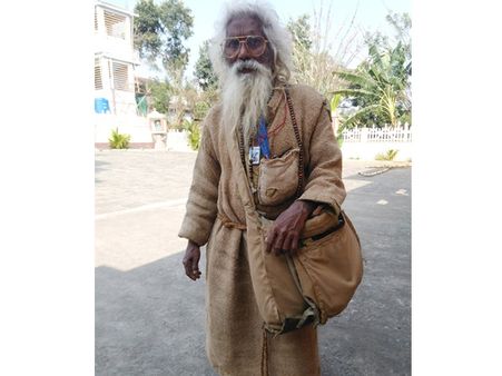 നവ വസ്ത്രരീതികളോടുള്ള പ്രതിഷേധം: ചാക്കിനുള്ളിലെ ജോസഫിന്റെ ജിവിതം ഒന്നരപതിറ്റാണ്ടിലേക്ക്...