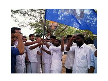 വിദ്യാര്‍ത്ഥികളുടെ യാത്ര ആനുകൂല്യം നിര്‍ത്തലാക്കല്‍: സ്വകാര്യബസ്സുകള്‍ നിരത്തില്‍ തടയുമെന്നു കെ എസ് യു