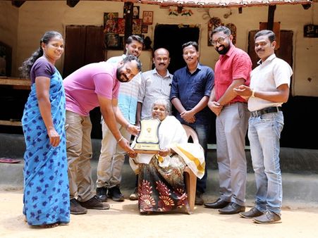 മനക്കരുത്ത് കൊണ്ട് വിധിയെ തോല്‍പ്പിച്ച കുംബാമ്മയ്ക്ക് ബുള്ളറ്റ് ക്ലബ്ബിന്റെ വിഷുക്കൈനീട്ടം