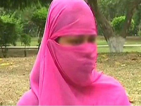 ഇസ്ലാം മതം സ്വീകരിക്കാന്‍ ഭര്‍ത്താവ് സമ്മര്‍ദ്ദം ചെലുത്തുന്നെന്ന് യുവതി! ക്രൂരപീഡനം!