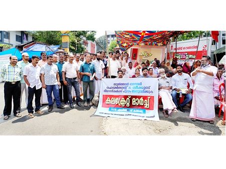 സുൽത്താൻ ബത്തേരിയിൽ പട്ടയാവകാശ സംരക്ഷണ സമിതി കലക്ടറേറ്റ് ധര്‍ണ നടത്തി