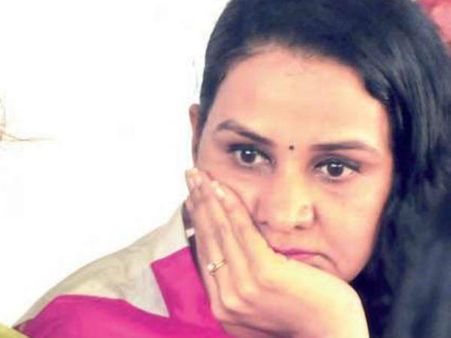 ഷൂട്ടിങ് സൈറ്റുകളില്‍ അമ്മ എന്ന് വിളിക്കും; രാത്രി സെക്‌സിന് ആവശ്യപ്പെടും, നടിയുടെ വെളിപ്പെടുത്തല്‍