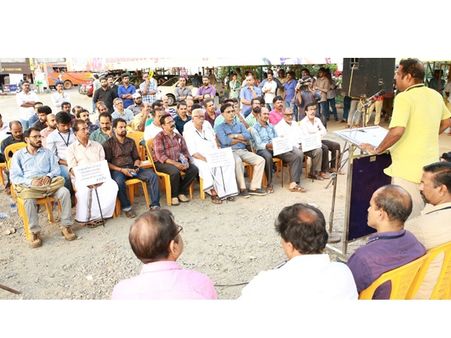 വടകര ഫോട്ടോ മോർഫിംഗ്; പ്രതിസന്ധിയിലായത് ഫോട്ടോഗ്രാഫര്‍മാര്‍