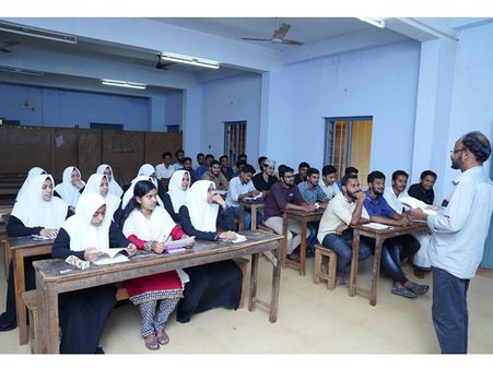 ആദ്യമായി ഒരു ക്രിസ്ത്യന്‍ വിദ്യാര്‍ഥിനി അറബിക് കോളജ് പഠനം പൂര്‍ത്തിയാക്കി...