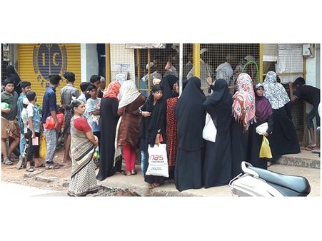 ഇ- പോസ് മെഷിനുകള്‍ എത്തി; ഇടവേളക്ക് ശേഷം റേഷന്‍ കടകളില്‍ വീണ്ടും തിരക്ക്