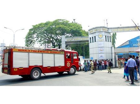 കൊച്ചിൻ കപ്പൽശാലയിലെ പൊട്ടിത്തെറി; സു​​ര​​ക്ഷാ​​ക്ര​​മീ​​ക​​ര​​ണ​​ങ്ങ​​ളെ പ​​റ്റി വി​​ശ​​ദ പ​​രി​​ശോ​​ധ​​ന