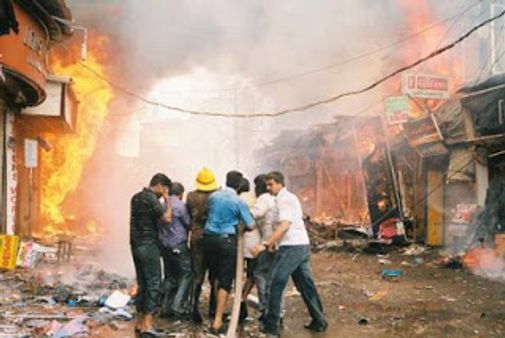 ജനവാസകേന്ദ്രത്തില്‍ പടക്കം സ്റ്റോക്ക് ചെയ്യുന്നു; നാട്ടുകാര്‍ പ്രക്ഷോഭത്തിന്