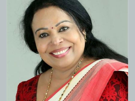 ഇടതുപാളയത്തിലെത്തിയ ശോഭനാ ജോർജിനെതിരെ അശ്ലീല പ്രചാരണം.. അറസ്റ്റിലായത് ബന്ധു!