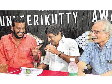 മുകള്‍ത്തട്ടുകാരെ അറിയാത്തതിനാല്‍ ഇടത്തട്ടുകാരെ സിനിമയിലാക്കി: ശ്രീനിവാസന്‍