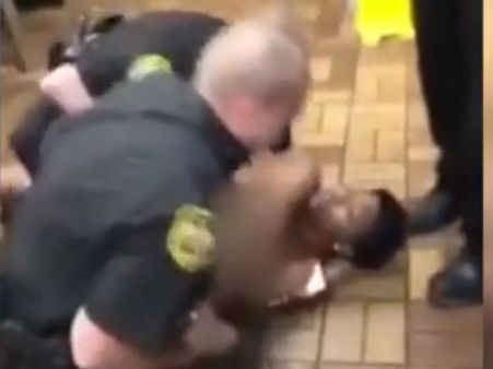 ഇങ്ങനെയും അറസ്റ്റ് ചെയ്യും! യുവതിയെ നിലത്തിട്ട് വലിച്ചിഴച്ചു... മാറിടം തുറന്നു കാണിക്കാനും ശ്രമം...