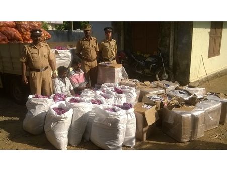 തിരുവനന്തപുരം അമരവിളയിൽ നിന്നും 1000 കിലോ പുകയില ഉത്പന്നങ്ങളുമായി രണ്ടു പേർ പിടിയിൽ