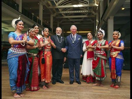 അനുകൂലിച്ചും എതിർത്തും പ്രകടനങ്ങൾ; പ്രധാനമന്ത്രി നരേന്ദ്രമോദിക്ക് ലണ്ടനിൽ നിറംമങ്ങിയ സ്വീകരണം...
