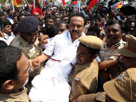 ബന്ദിൽ നിശ്ചലമായി തമിഴ്നാട്; പോലീസ് തടവിൽ വിവാഹം നടത്തി ഡിഎംകെ നേതാവ് എംകെ സ്റ്റാലിൻ...