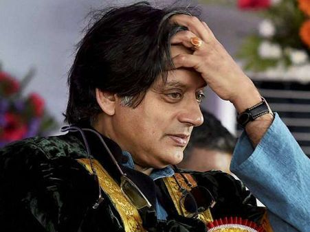 ശശി തരൂരിനെതിരായ കുറ്റപത്രം രാഷ്ട്രീയ പ്രേരിതം; അധികാരമുപയോഗിച്ച് നേതാക്കളെ അടിച്ചമർത്തുന്നു!