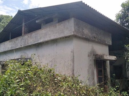 സംരക്ഷിക്കാന്‍ ആളില്ല: ട്രൈബല്‍ എല്‍പി സ്‌കൂളിന്റെ ക്വാര്‍ട്ടേഴ്‌സ് നാശത്തിന്റെ വക്കില്‍