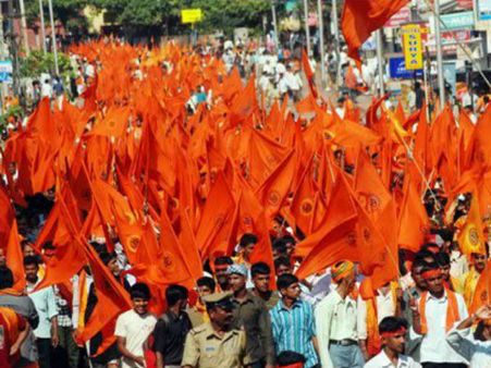 മുസ്ലീങ്ങള്‍ ദേശവിരുദ്ധര്‍..... ലൗജിഹാദ് വളര്‍ത്തുന്നു, പ്രതിരോധത്തിന് ബജ്‌റംഗ്ദളിന്റെ ആയുധപരിശീലനം!