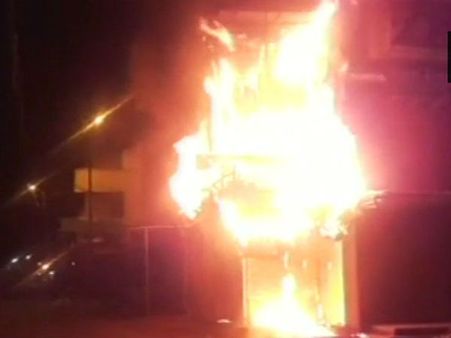 മഹാരാഷ്ട്രയില്‍ വര്‍ഗീയ കലാപം; നൂറ് കടകള്‍ കത്തിച്ചു, നിരോധനാജ്ഞ!! രണ്ടുപേര്‍ കൊല്ലപ്പെട്ടു