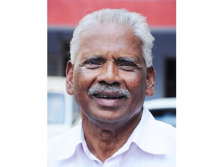 മുതിർന്ന കോൺഗ്രസ് എ ബാലറാമിന് ആയിരങ്ങളുടെ അന്ത്യാഞ്ജലി