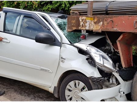 സീപോർട് എയർപോർട്ട് റോഡിൽ വീണ്ടും അപകടം; അനധികൃത പാർക്കിങ്ങ് ഒഴിവാക്കണമെന്നു നാട്ടുകാർ