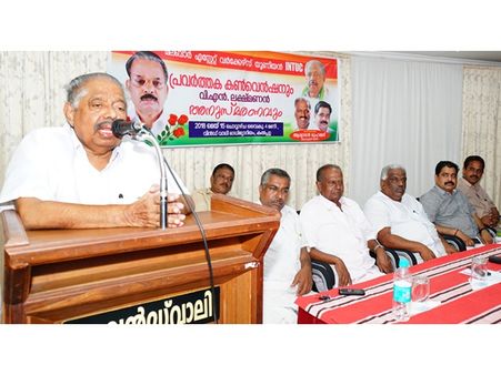 എല്ലാം ശരിയാക്കുമെന്ന് പറഞ്ഞവര്‍ തൊഴിലാളികളെ ദ്രോഹിച്ച് മുതലാളിമാരെ സഹായിക്കുന്നു: ആര്യാടന്‍ മുഹമ്മദ്