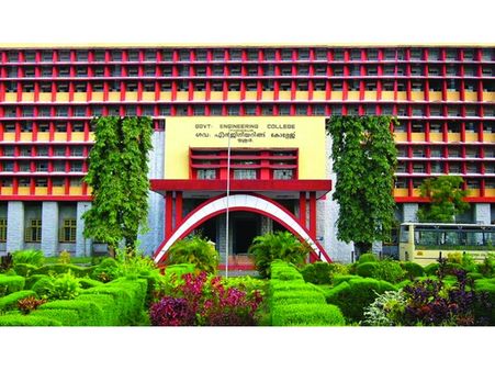 അറുപതുവര്‍ഷം പഴക്കമുള്ള സെപ്റ്റിക് ടാങ്കുകള്‍, വൃത്തികേടായതും മലിനപ്പെട്ടതുമായ കാന്റീനുകള്‍ തൃശൂര്‍ ഗവ. എന്‍ജിനീയറിങ് കോളജില്‍ 'ഒന്നും ശരിയല്ല'