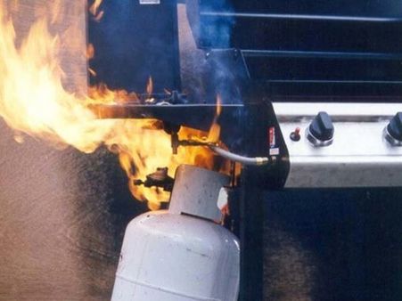 സിലിണ്ടറിലെ ചോര്‍ച്ചയൊന്നും വലിയ അപകടമല്ല: മുന്‍കരുതല്‍ എന്തെല്ലാം, വീട്ടമ്മമാര്‍ക്ക് നിര്‍ദേശം!