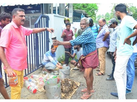 തേന്‍ ശേഖരിക്കാനും ഇതര സംസ്ഥാന തൊഴിലാളികള്‍