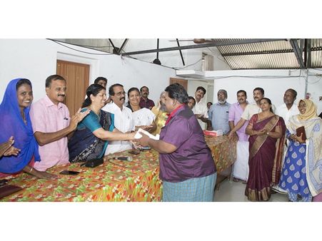 മൂവാറ്റുപുഴ നഗരസഭയില്‍ വഴിയോര കച്ചവടക്കാര്‍ക്ക് ഐഡി കാര്‍ഡ്