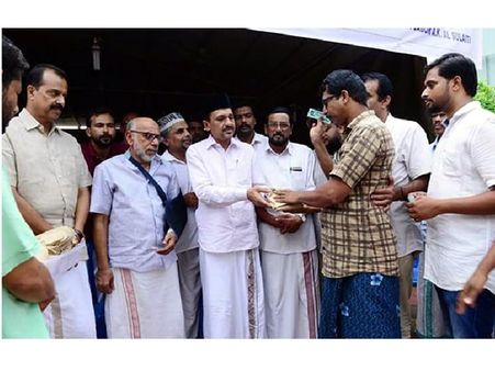 പെരിന്തല്‍മണ്ണ എംഇഎസ് മെഡിക്കല്‍ കോളജിലെ ഇഫ്താര്‍കിറ്റ് വിതരണത്തിന് ഓരോ വര്‍ഷം മണ്ഡലം കെഎംസിസി വകയിരുത്തുന്നത് എട്ട് ലക്ഷമെന്ന്