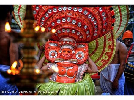 തെയ്യക്കോലത്തിലൂടെ.. നാടിന്‍റെ അറുതിയും വറുതിയും തീര്‍ക്കുന്ന പുതിയോത്ര!!