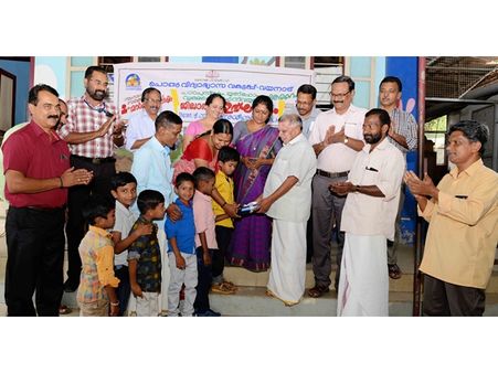 പൊതുവിദ്യാഭ്യാസ ശാക്തീകരണം ലക്ഷ്യം: പാഠപുസ്തക-യൂണിഫോം വിതരണം തുടങ്ങി