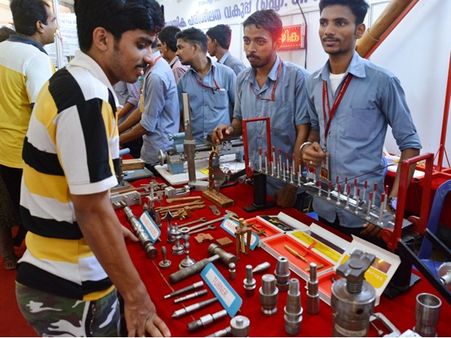 ലണ്ടന്‍ ബ്രിഡ്ജുമായി ഐടിഐ വിദ്യാര്‍ത്ഥികള്‍